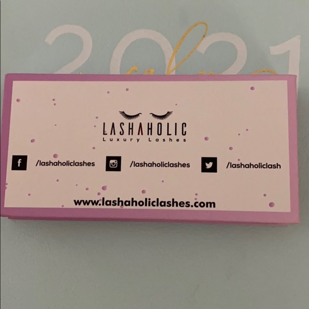 Lashes - Picture 2 of 3